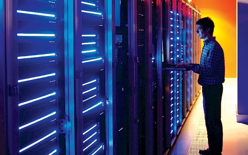 화이트 글러브 물류: 귀사의 자본 설비 품질 및 관리 유지 솔루션