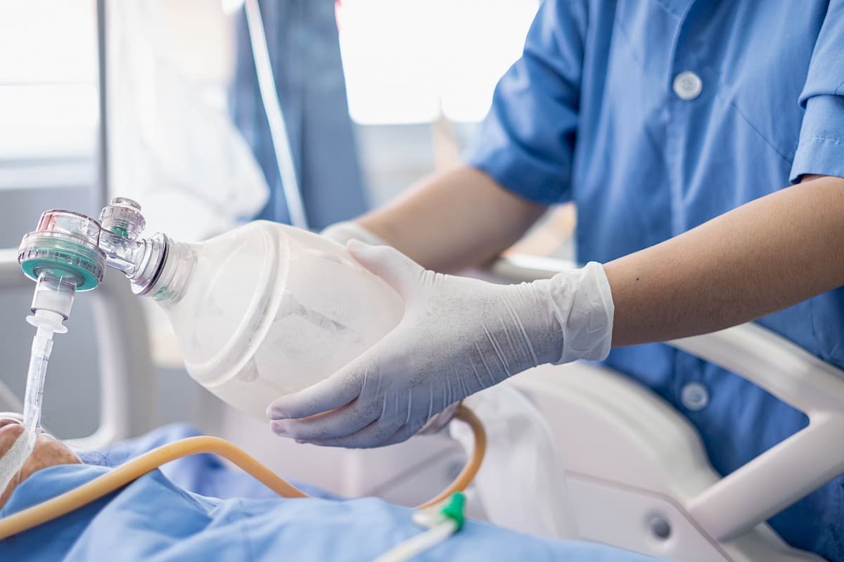 Expresslieferung von Beatmungsgeräten an irische Krankenhäuser – Fallbeispiel zur COVID-19-Coronavirus-Bekämpfung