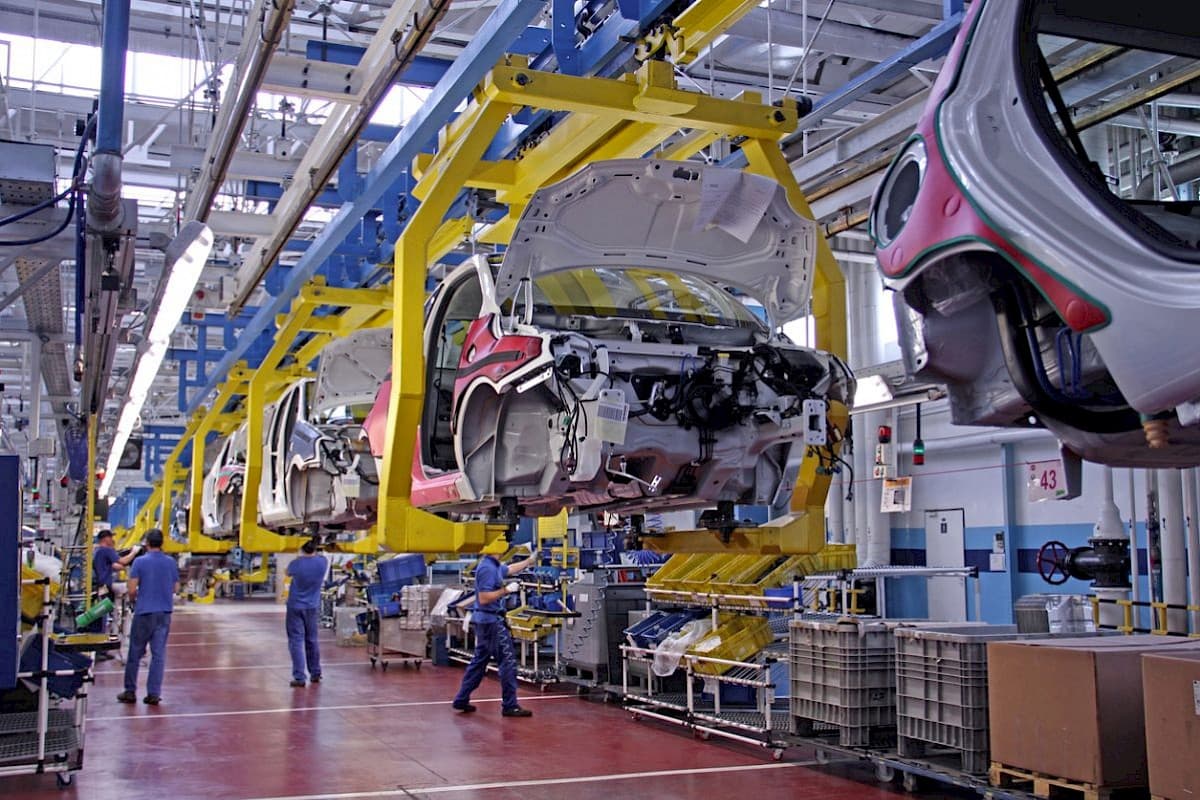 Automotive battery production logistics and lifecycle support